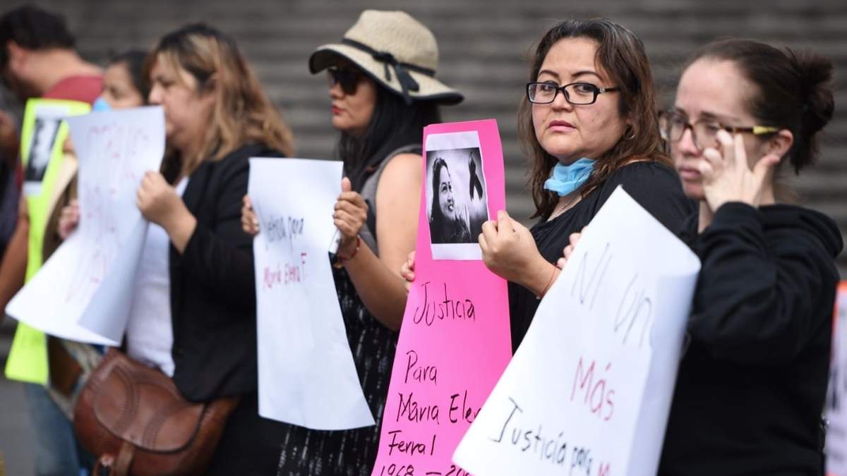 Periodistas de Xalapa exigieron justicia por el asesinato de Maria Elena Ferral durante una protesta en abril de 2020