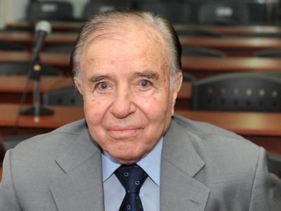 Carlos Menem fue internado por presentar síntomas de coronavirus