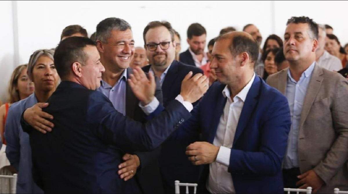 El gobernador Omar Gutiérrez, presidió el acto de asunción de autoridades en Añelo. Fuente: (Gobierno de Neuquén)