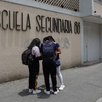 Esto dijo el Conapred sobre alumnos que asisten a escuelas con el cabello pintado o largo