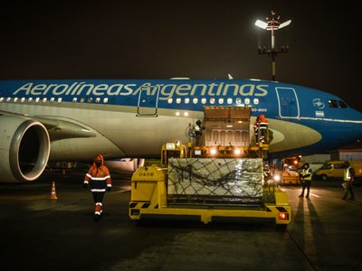 La vacuna rusa, en camino hacia Argentina: el avión ya partió desde Moscú