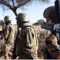 Heridos varios militares franceses en un atentado suicida con coche bomba en Malí