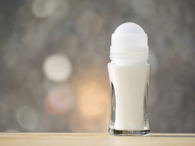 No tires los envases vacíos de desodorantes con bolita: mirá cómo convertirlos en algo increíble
