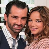 Adamari López y Toni Costa en total complicidad. ¿Quién dio el primer beso?