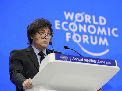 “Cáncer que hay que extirpar”:  Milei agita en Davos contra “agenda siniestra del wokismo” (Video)