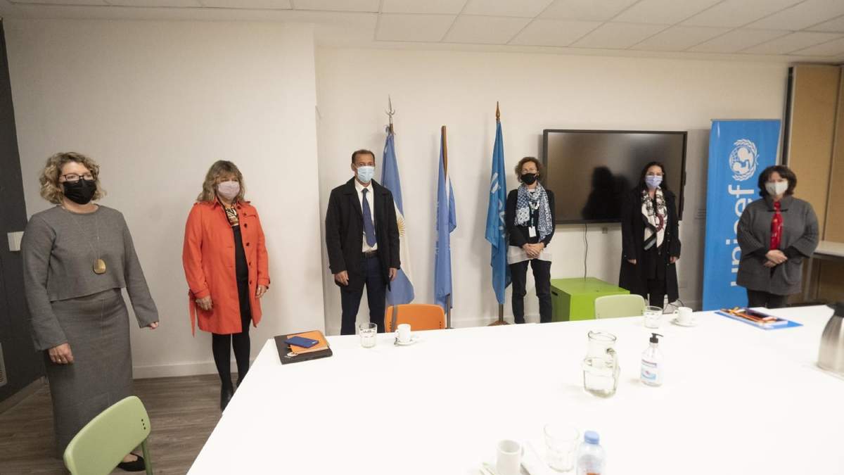 El gobernador Omar Gutiérrez se reunió en Buenos Aires con representantes de UNICEF. Fuente: (Twitter)