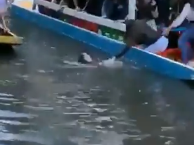 Pese a medidas de seguridad, cae otra joven en uno de los canales de Xochimilco
