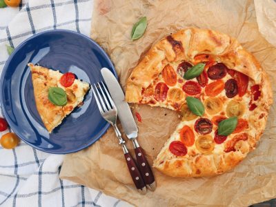 Tarta caprese: en pocos minutos y con un resultado tentador, hacé esta tarta caprese exprés que te salva la cena