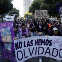 “No hemos llegado todas”, el mensaje de colectivos feministas a Sheinbaum en la marcha del 25N