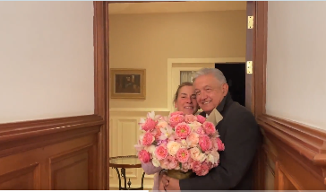 AMLO felicita a su esposa por su cumpleaños
