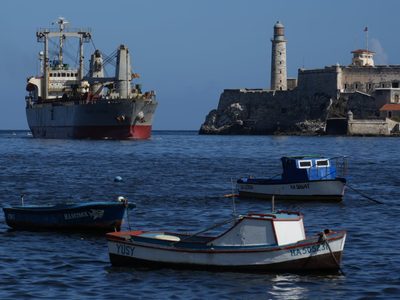 Cuba recibe mil 600 toneladas de ayuda humanitaria procedente de México y Uruguay