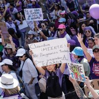 Miles de mujeres marchan en CDMX: "Claudia, no llegamos todas"