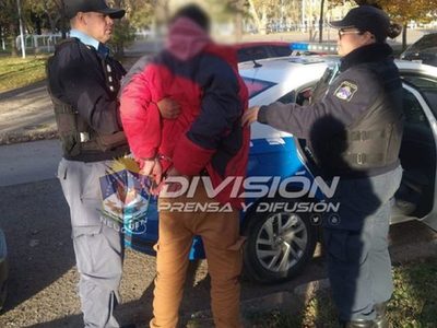 Lo detuvieron cuando robaba objetos del interior de un auto