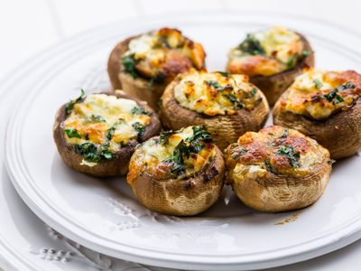 Champignones rellenos con espinaca: dale una vuelta gourmet a tu cena con esta recetaza solo para paladares exigentes