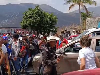 Bloqueo en Autopista del Sol: pobladores de la Sierra exigen médicos y obras de infraestructura