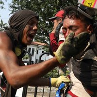Enfrentamientos por ayuda a Venezuela dejan al menos cuatro muertos y 58 heridos (Video)