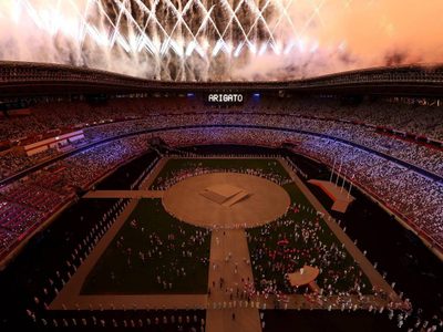 "Arigato": Tokio dice adiós a unos juegos envueltos en la incertidumbre y pasa la estafeta a París
