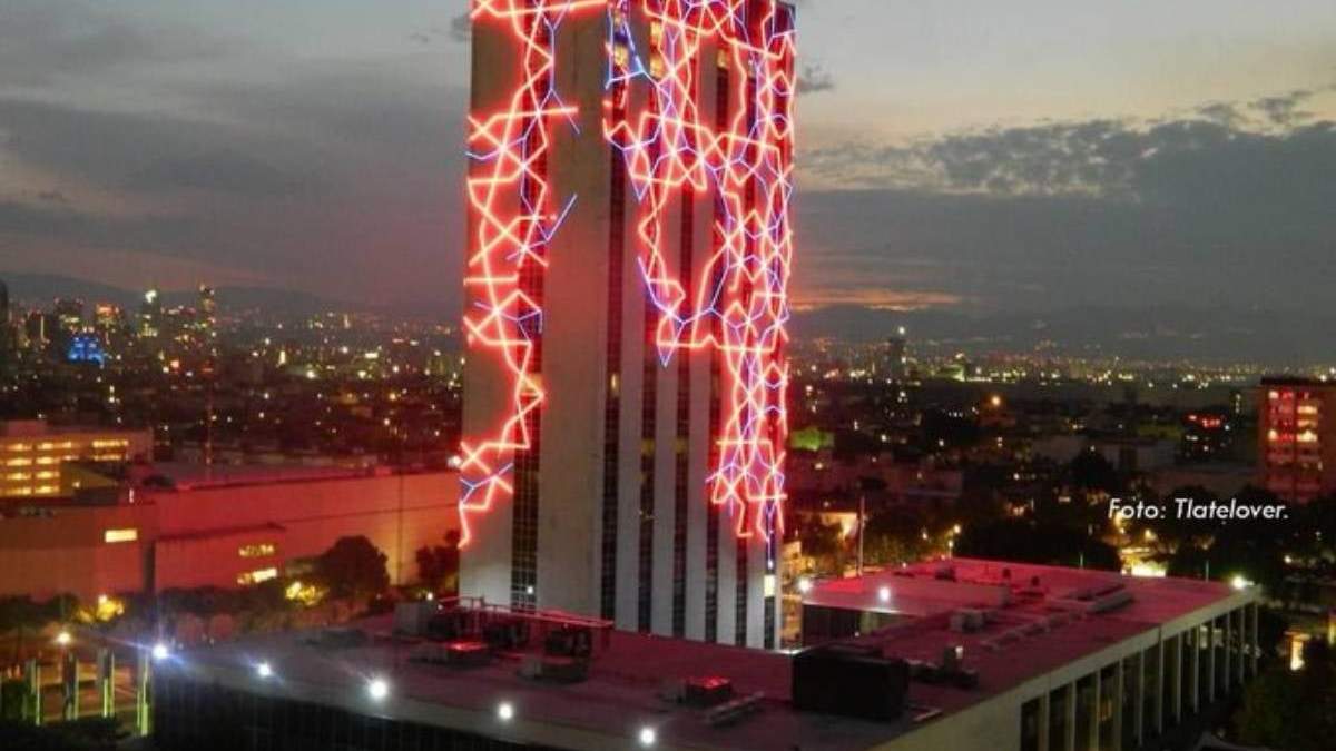 La obra lumínica “Xipe Tótec”