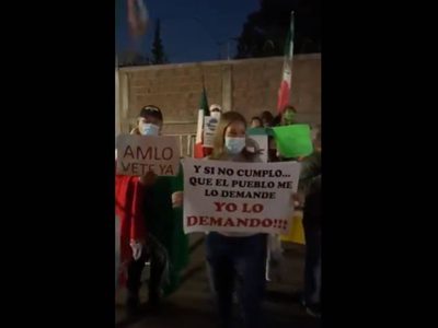 Integrantes de FRENAA reciben a AMLO con protestas en Aguascalientes (Video)