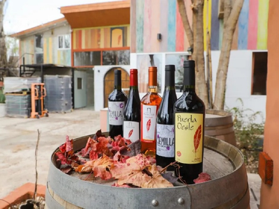Puerta Oeste invita a vivir el 25 de Mayo entre sabores regionales, vinos y tradiciones patrias