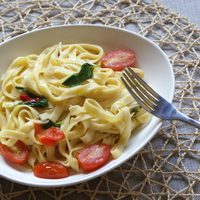 Tallarines de tomate: una receta ideal para un almuerzo gourmet con lo que tenés en la heladera