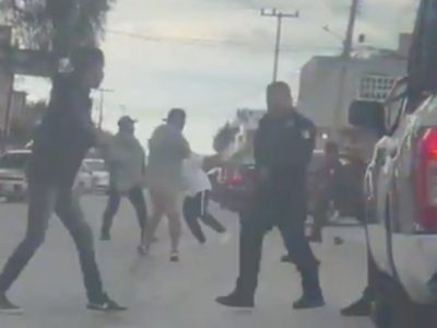 Policía estatal y civiles se enfrentan a golpes en Hidalgo; detienen a tres