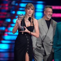 Taylor Swift, Karol G y Shakira ganan en los Premios MTV
