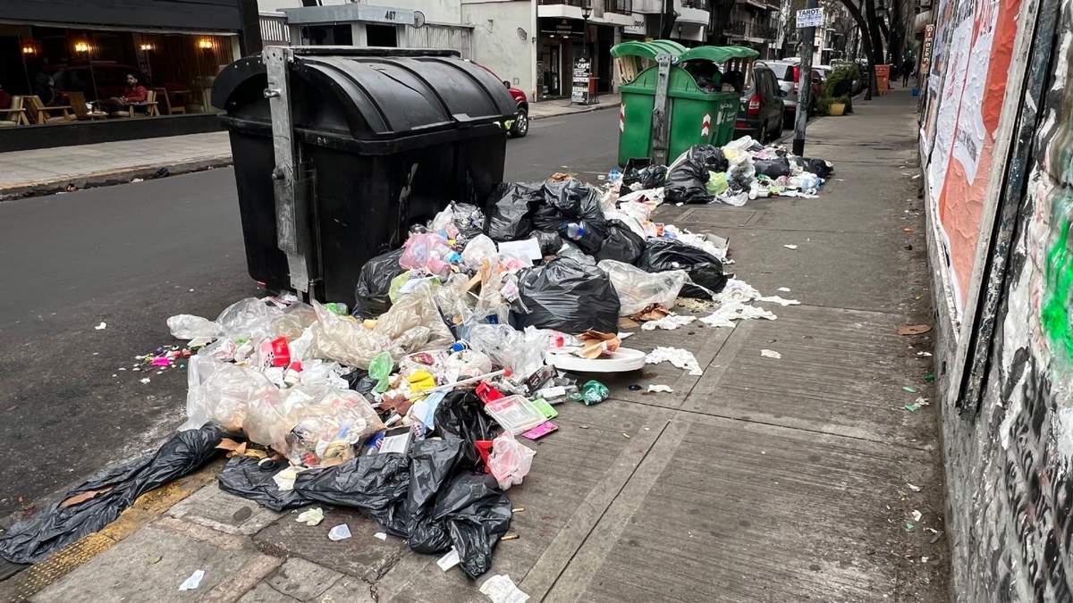 Diferentes zonas de la Ciudad permanecen con acumulación de basura. Fuente: (X)