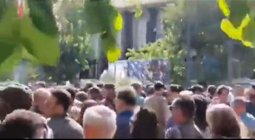 Una multitud acudió al funeral del cinesta y su esposa