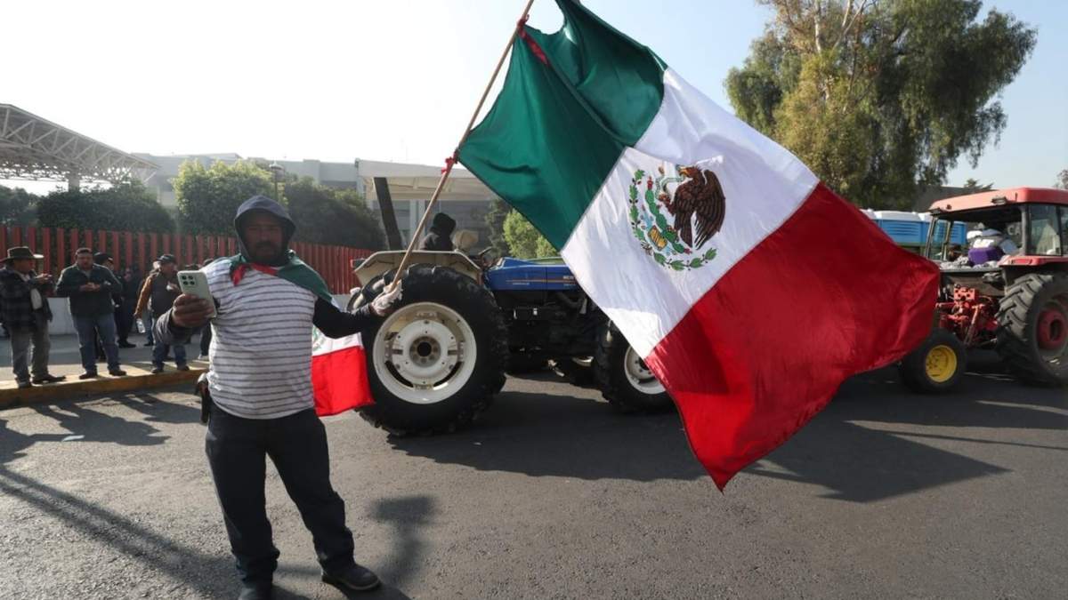Cientos de agricultores y campesinos se manifiestaron en la Cámara de Diputados
