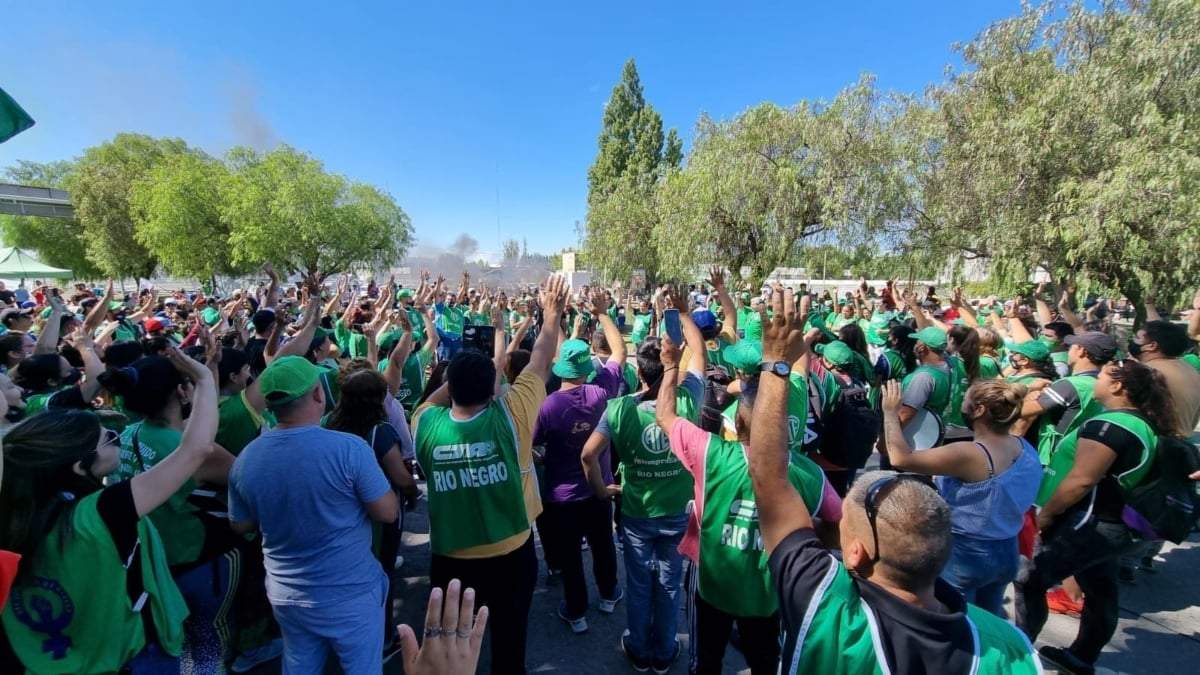 ATE lleva adelante asambleas, paros y movilizaciones en la provincia de Río Negro. Fuente: (Facebook)