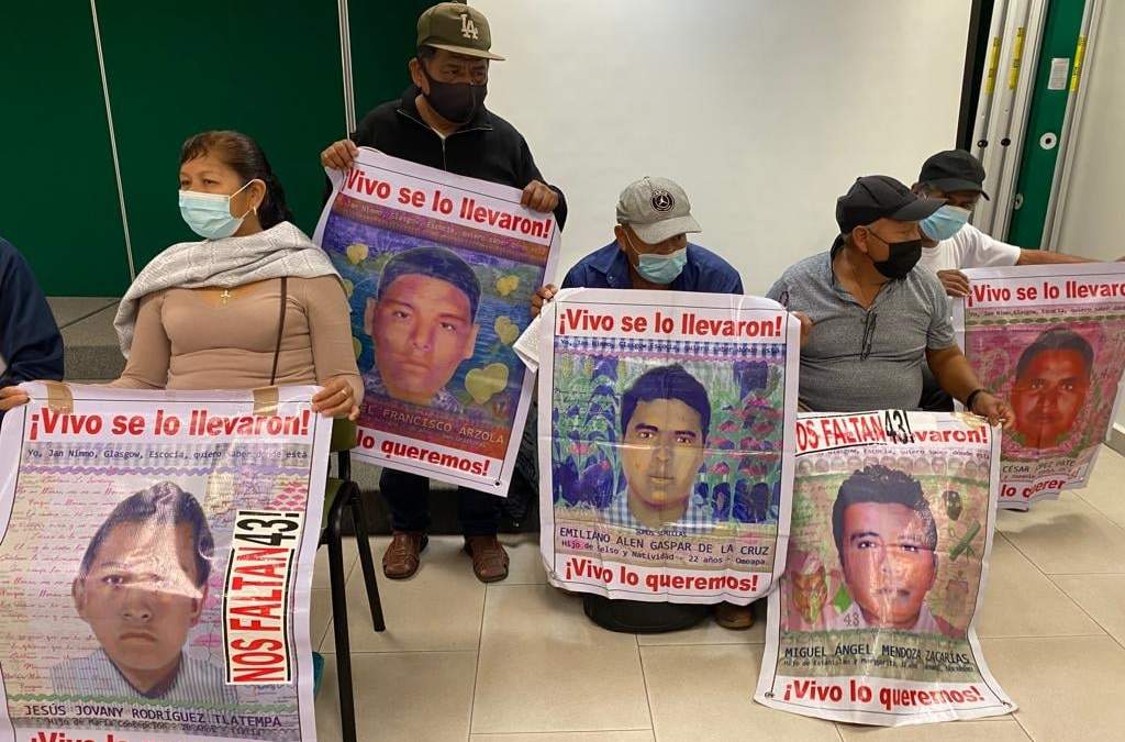 Familiares de los 43 normalistas de Ayotzinapa