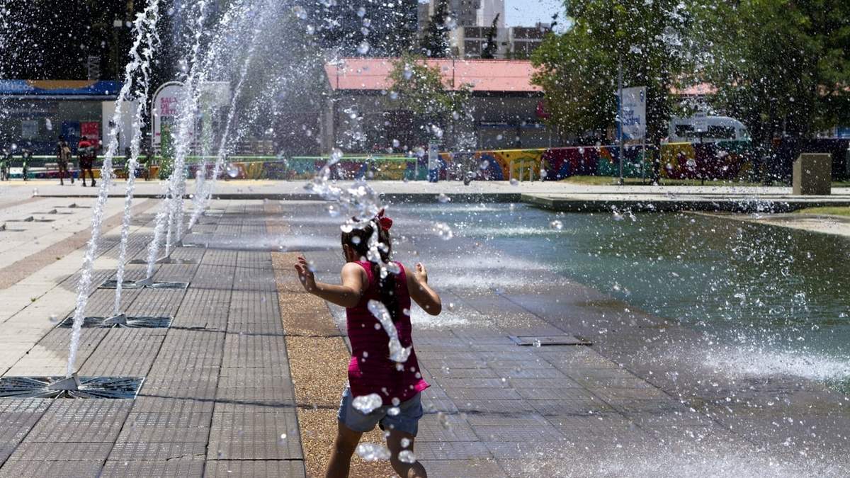 El termómetro de Neuquén superó los 33 grados a las 14 horas. Fuente: (Emiliano Ortiz)
