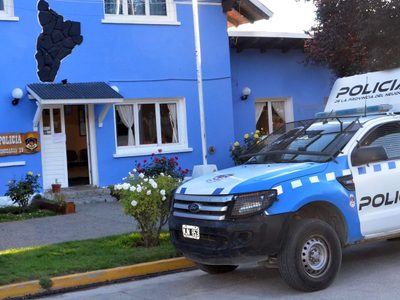 Allanaron una casa y encontraron elementos robadas y un kiosco de narcomenudeo