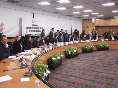 Aprueban dictamen del PEF 2024: No hay recursos para emergencia por Otis, pero sí para megaobras
