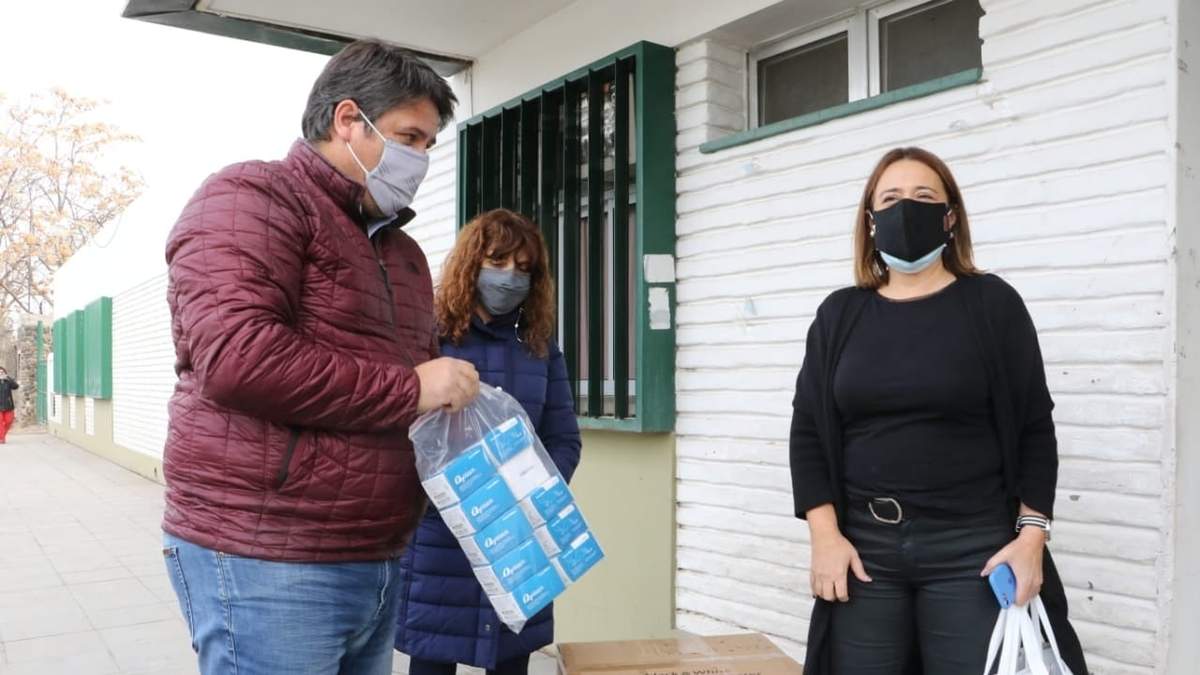 El intendente Mariano Gaido en las instalaciones del Hospital Bouquet Roldan. Fuente: (Twitter)