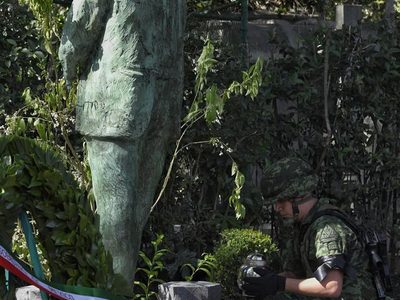 Honores a Valentín Campa