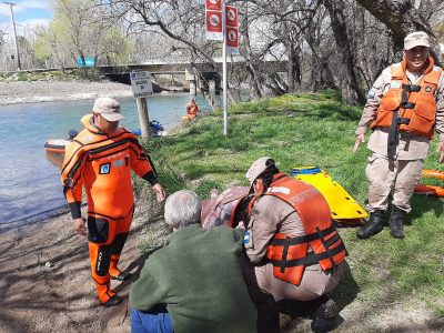Personal de Prefectura Naval Argentina rescató a una mujer de las aguas del río Limay