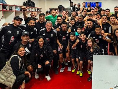 El poderoso Riestra le ganó a Instituto y sigue como líder de la Zona B