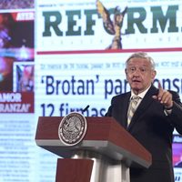 Intelectuales y artistas piden a AMLO detener su "ataque" contra libertad de expresión