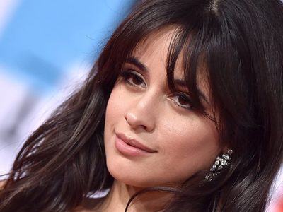 A través de una llamada: Camila Cabello estrenó nuevo videoclip