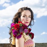 Natalia Oreiro disfruta de su jardín y decora su hogar con muchas flores