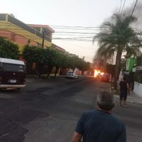 …Y desatan incendio de vehículos en la zona metropolitana de Guadalajara (Video)