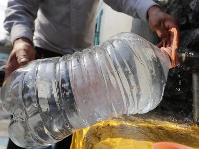 No tires los bidones de agua: así podés crear macetas y ponerle toda la onda a tu jardín