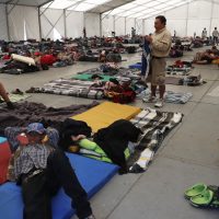 Más de mil 600 migrantes de Centroamérica llegan al estadio Jesús Martínez 'Palillo”
