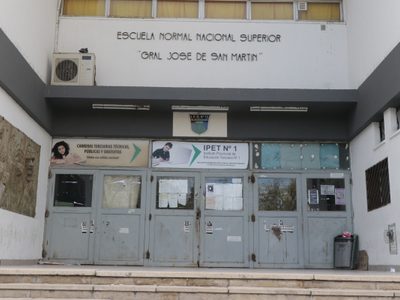 Confirmaron cargos por agresión contra la mujer que atacó a trabajadoras del Instituto Docente N.° 12