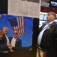 Dow pierde 1.200 puntos mientras Wall Street lidera caída mundial tras impacto de aranceles de Trump