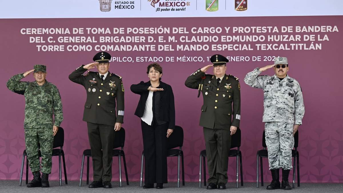 Toma de posesión del cargo del general brigadier DEM Claudio Edmundo Huizar de la Torre, como comandante del Mando Especial Texcaltitlán (a mano izquierda de la gobernadora Delfina Gómez)