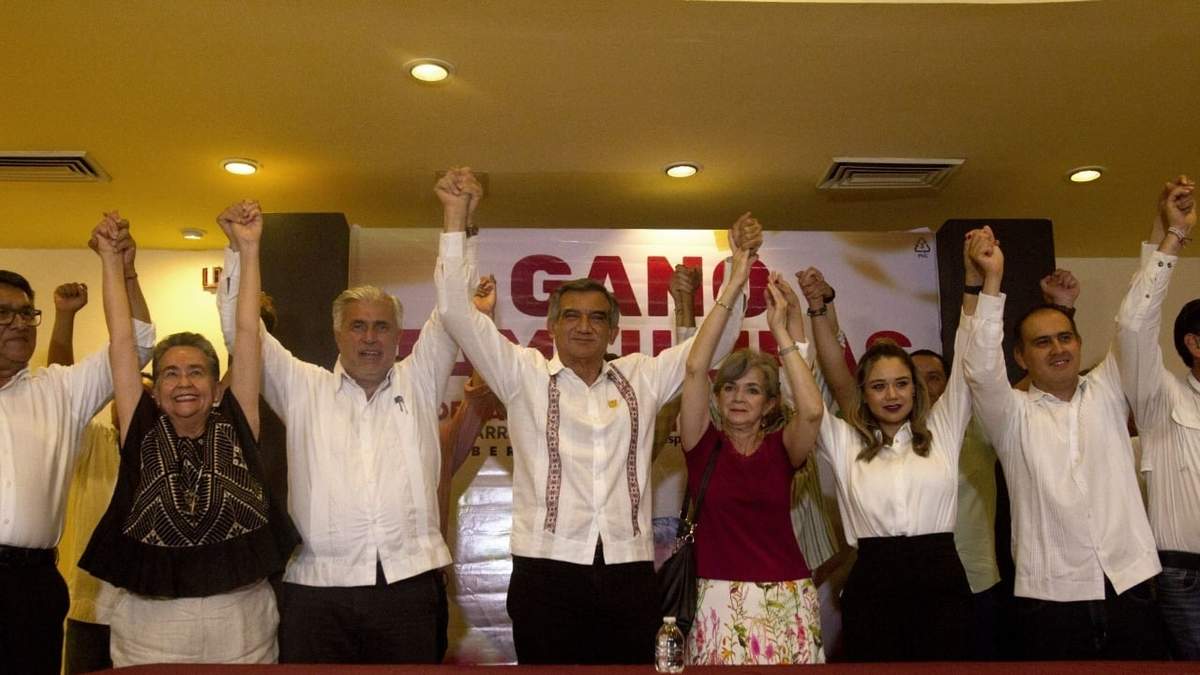 El candidato morenista a la gubernatura por Tamaulipas, Américo Villarreal, ofrece una rueda de prensa donde se declara en ventaja de sus contrincantes