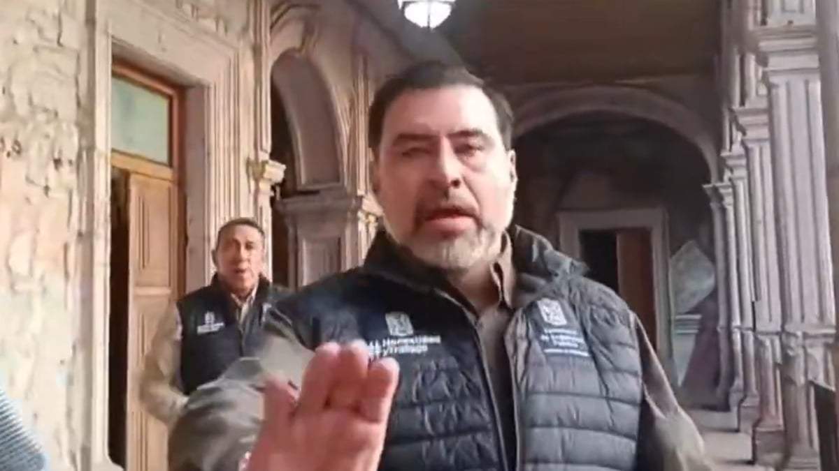 El momento de la agresión del entonces secretario de Seguridad, Juan Carlos Oseguera Cortés